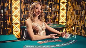 Permainan meja langsung dengan live dealer profesional
